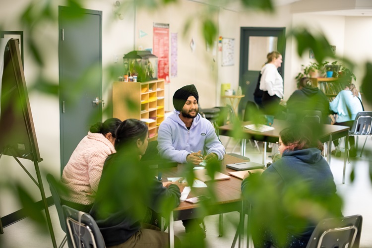 Students discussing a topic in class